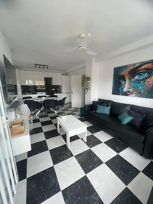 アパート Prachtig 4/10 Pers. Appartement Mijas/Fuengirola マラガ スペイン